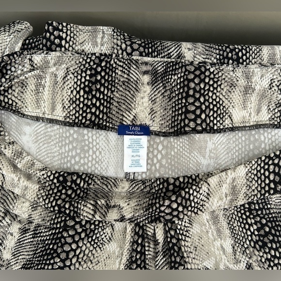 XL - Tabi Snakeskin Skirt - Picture 3 of 4